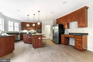 5829 Lockmere Pl, Waldorf, MD 20601 - Photo 4