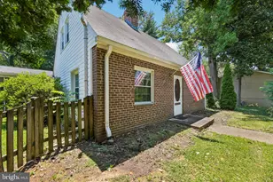 907 Charles St, La Plata, MD 20646 - Photo 2