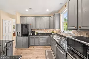 10352 Whittier Ct, White Plains, MD 20695 - Photo 2
