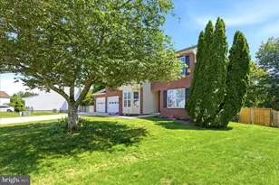 10654 Ashford Cir, Waldorf, MD 20603 - Photo 2