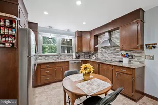 3825 Whippoorwill Ln, White Plains, MD 20695 - Photo 2