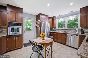 3825 Whippoorwill Ln, White Plains, MD 20695 - Photo 10