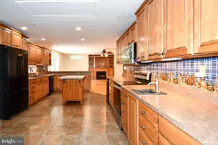 8870 Brook Dr, Waldorf, MD 20603 - Photo 4