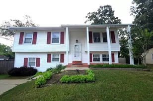 910 McIver Dr, Waldorf, MD 20602 - Photo 1