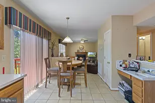 2193 Cedar Tree Ln, Waldorf, MD 20601 - Photo 10