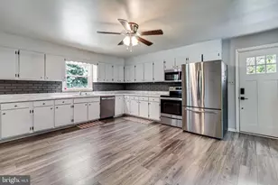 9429 Overlook Cir, Newburg, MD 20664 - Photo 10