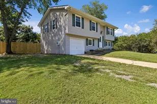 2153 Crest Cir, Bryans Road, MD 20616 - Photo 2
