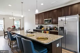 2719 Town View Cir, New Windsor, MD 21776 - Photo 4