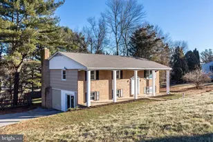 42 Shamrock Cir, Westminster, MD 21157 - Photo 2