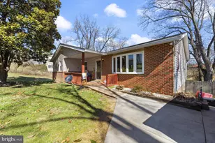 5811 Westchester Hills Ct, Eldersburg, MD 21784 - Photo 2