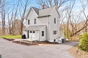 719 Wilson Ave, Sykesville, MD 21784 - Photo 2