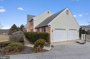 2111 Warren Way Dr, Westminster, MD 21157 - Photo 2