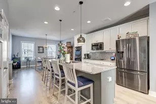 2723 Town View Cir, New Windsor, MD 21776 - Photo 14