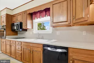 1645 St Paul St, Hampstead, MD 21074 - Photo 24