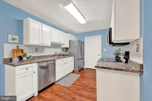 6518 Ridenour Way E, Sykesville, MD 21784 - Photo 2