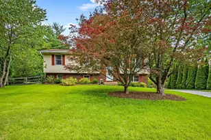 6415 Hickory Ln, Sykesville, MD 21784 - Photo 2