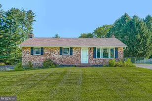 1520 Woodridge Ln, Sykesville, MD 21784 - Photo 2