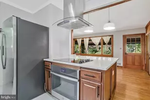 997 N Sycamore Street N, Falls Church, VA 22046 - Photo 24