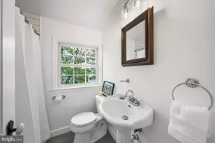 211 W Greenway Blvd W, Falls Church, VA 22046 - Photo 30