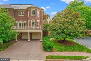 126 Gresham Pl, Falls Church, VA 22046 - Photo 4