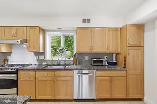 215 W George Mason Road W, Falls Church, VA 22046 - Photo 16