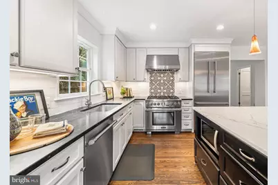 211 W Greenway Boulevard W, Falls Church, VA 22046 - Photo 6
