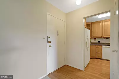200 N Maple Avenue #503, Falls Church, VA 22046 - Photo 4
