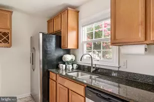 611 Bunker Hill St, Fredericksburg, VA 22401 - Photo 8