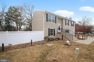 1002 Martingale Ct, Fredericksburg, VA 22401 - Photo 2