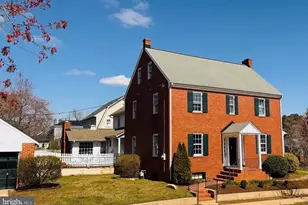 901 Monroe St, Fredericksburg, VA 22401 - Photo 2