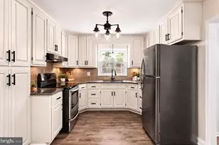 1321 Dandridge St, Fredericksburg, VA 22401 - Photo 4