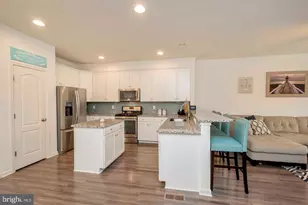1418 Hudgins Farm Cir, Fredericksburg, VA 22408 - Photo 6