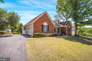 109 Huntington Hills Ln, Fredericksburg, VA 22401 - Photo 2
