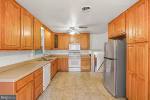 408 Deerwood Dr, Fredericksburg, VA 22401 - Photo 10