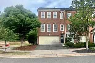 1040 Hotchkiss Pl, Fredericksburg, VA 22401 - Photo 2