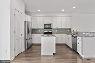 1418 Hudgins Farm Cir, Fredericksburg, VA 22408 - Photo 10