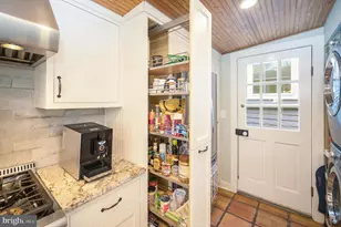 1102 Prince Edward St, Fredericksburg, VA 22401 - Photo 12