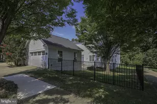 1201 Hearthstone Dr, Fredericksburg, VA 22401 - Photo 2