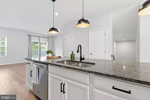 1118 Dovetail Cir, Fredericksburg, VA 22401 - Photo 8