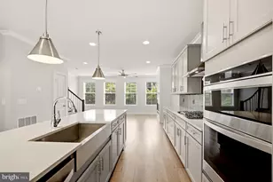 115 Kinross Ln, Fredericksburg, VA 22401 - Photo 2