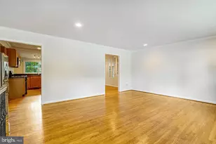 9821 Hampton Ln, Fairfax, VA 22030 - Photo 8