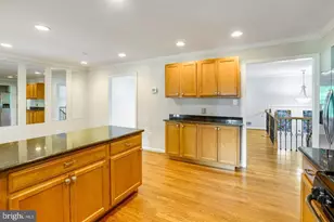 9821 Hampton Ln, Fairfax, VA 22030 - Photo 18