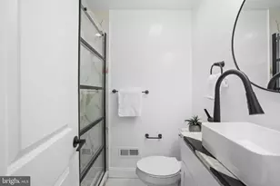 10404 Forest Ave, Fairfax, VA 22030 - Photo 26