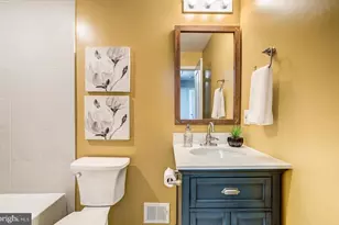 4207 Woodland Dr, Fairfax, VA 22030 - Photo 18