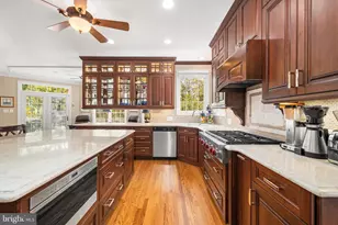 10121 Ratcliffe Manor Dr, Fairfax, VA 22030 - Photo 32