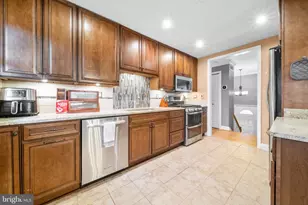 10600 Springmann Dr, Fairfax, VA 22030 - Photo 8