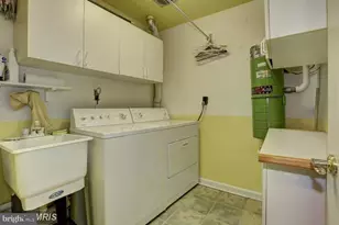 3898 University Dr, Fairfax, VA 22030 - Photo 8