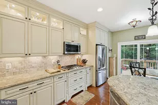 10444 Courtney Dr, Fairfax, VA 22030 - Photo 6