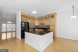 10505 Captain John Smith Ct, Fairfax, VA 22030 - Photo 8