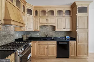 10505 Captain John Smith Ct, Fairfax, VA 22030 - Photo 10